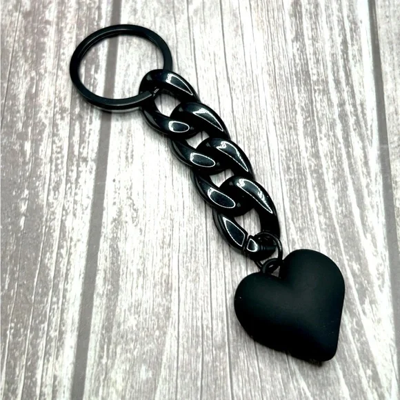 🖤NEW Matte Black Chunky Chain Heart Bag Charm/ Keychain - Picture 7 of 12